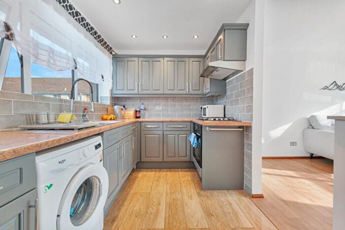 1 Bedroom Flat For Sale In Prestatyn Road, Rumney, Cardiff, South Glamorgan, CF3