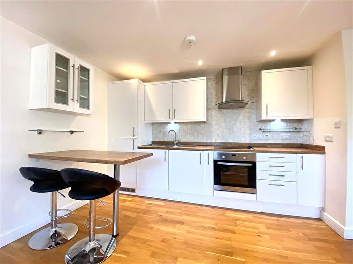 2 Bedroom Flat To Rent In Eastworth Road, Chertsey, KT16