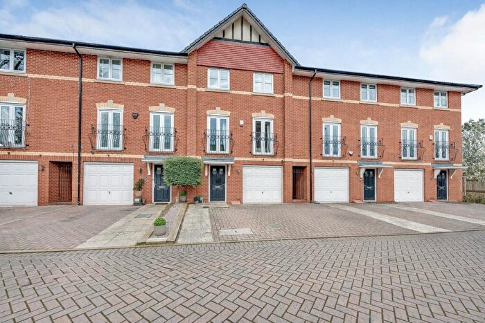 4 Bedroom Town House For Sale In Regents Place, Lostock, Bolton, BL6