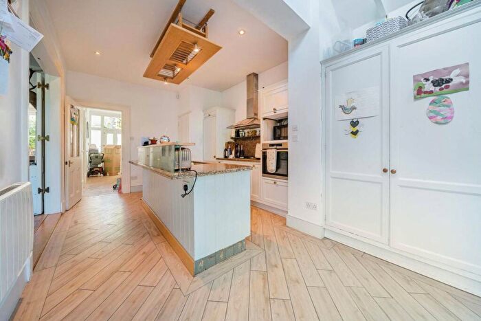 5 Bedroom Flat To Rent In Granard Road, Between The Commons, London, SW12