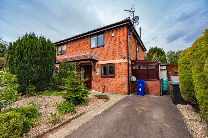 2 Bedroom End Of Terrace House For Sale In Downing Close, Grimsby, Lincolnshire, DN34