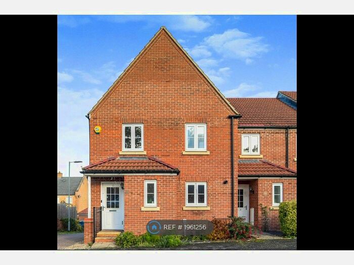 4 Bedroom End Of Terrace House To Rent In Siskin Drive, Hemel Hempstead, HP3