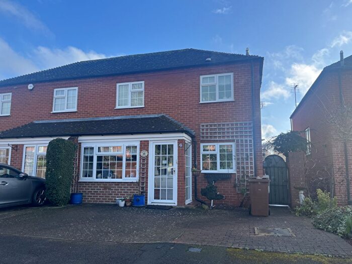 3 Bedroom Semi Detached House For Sale In Watledge Close, Tewkesbury, GL20