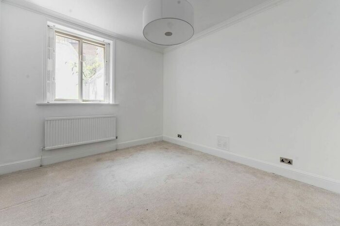 2 Bedroom Flat To Rent In Lennox Gardens, Knightsbridge, London, SW1X