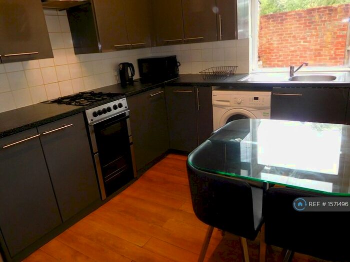5 Bedroom Terraced House To Rent In Whitby Rd, Manchester, M14