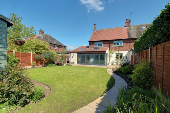3 Bedroom Semi-Detached House For Sale In Little Weighton Road, Skidby, Cottingham, HU16