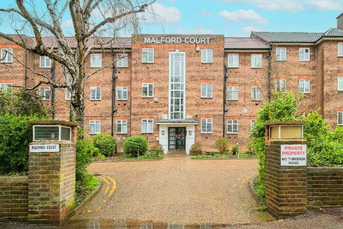 1 Bedroom Ground Flat To Rent In The Drive, London, E18