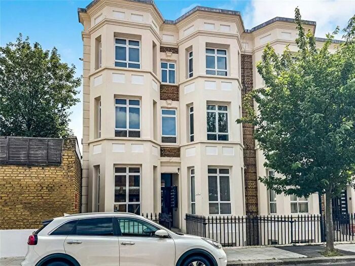 1 Bedroom Flat For Sale In Curwen Road, London, W12