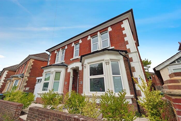 1 Bedroom Flat To Rent In Gordon Avenue, Portswood, SO14