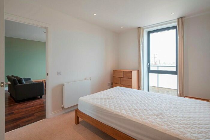 2 Bedroom Apartment To Rent In New Village Avenue, London, E14