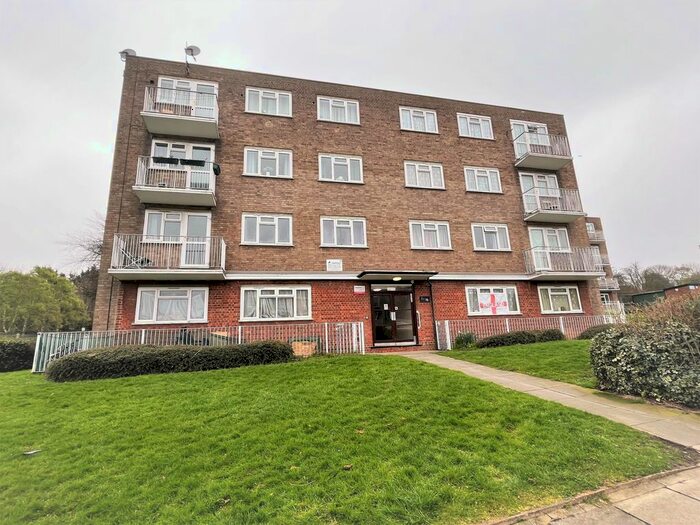 2 Bedroom Flat To Rent In Patricia Court, Upper Wickham Lane, Welling, DA16