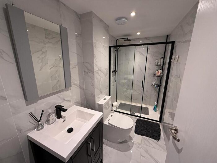 2 Bedroom Apartment For Sale In Wetmore Road, Burton-On-Trent, DE14