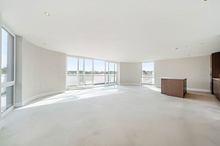 3 Bedroom Flat For Sale In Thornton Road, Balham, SW12