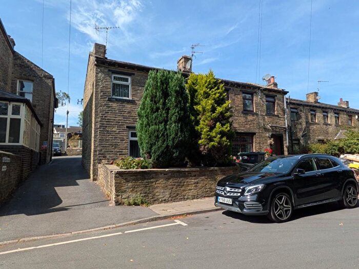 2 Bedroom End Of Terrace House For Sale In Greenwell Row, Clayton, Bradford, BD14