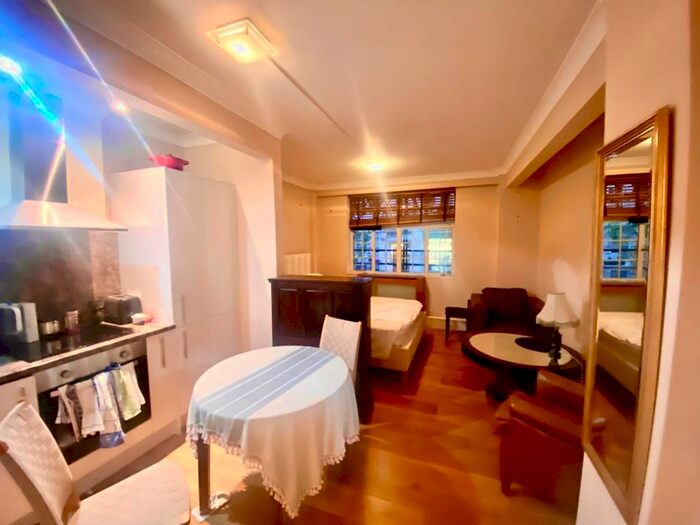 Studio To Rent In Woburn Place, London, WC1H