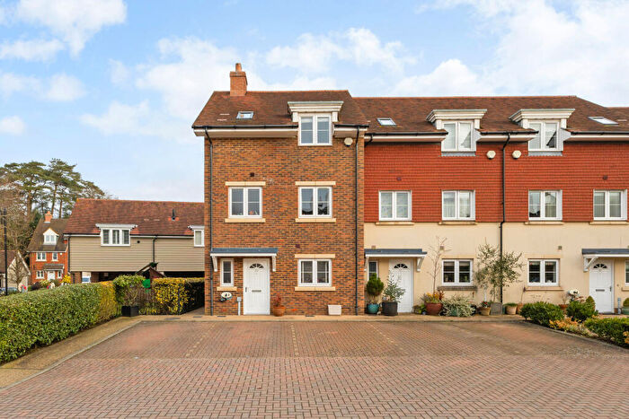 4 Bedroom End Of Terrace House For Sale In Hunters Place, Hindhead, GU26