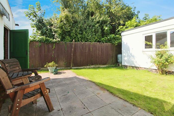 2 Bedroom Semi-Detached Bungalow For Sale In Goldsworthy Way, Slough, SL1