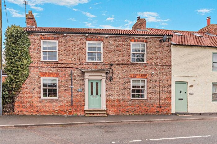 4 Bedroom Semi Detached House For Sale In Newton Road, Tollerton, York, YO61