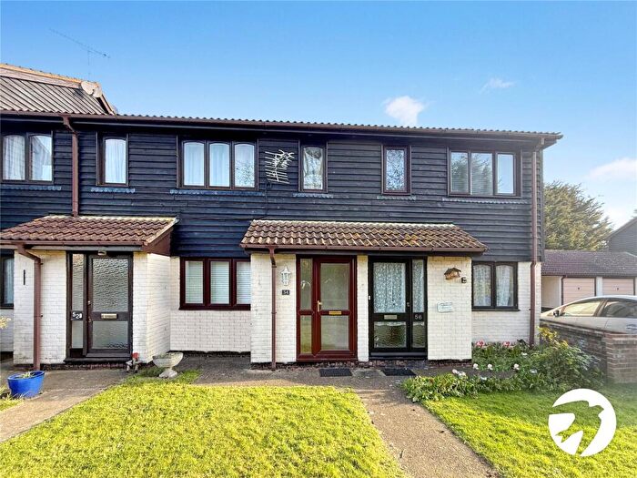 1 Bedroom Flat To Rent In Wickham Close, Newington, Sittingbourne, Kent, ME9