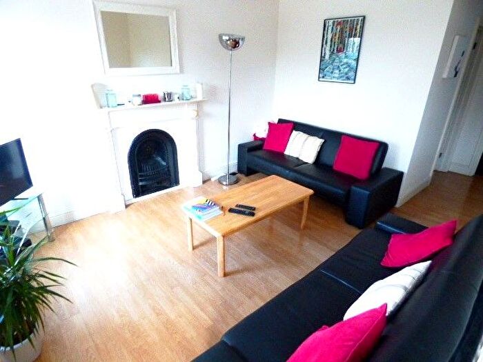 3 Bedroom Flat To Rent In Leytonstone High Road, Leytonstone, E11
