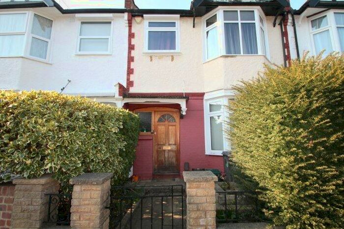 3 Bedroom Flat To Rent In Kenilworth Road, London, SE20