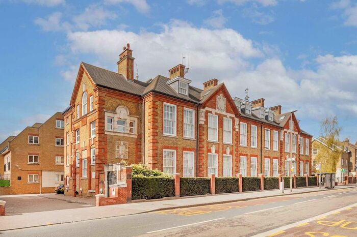 2 Bedroom Flat To Rent In Garratt Lane, London, SW18