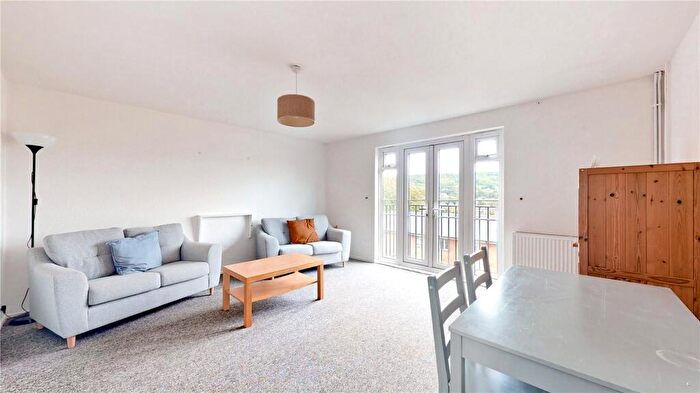 3 Bedroom House To Rent In Saffron Court, BA1