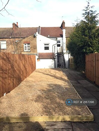 3 Bedroom Flat To Rent In High Street, Wealdstone, Harrow, HA3