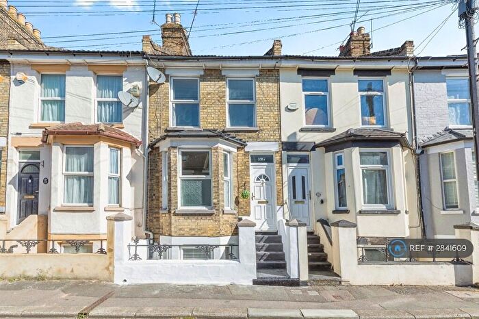 3 Bedroom Terraced House To Rent In Rochester Avenue, Rochester, ME1