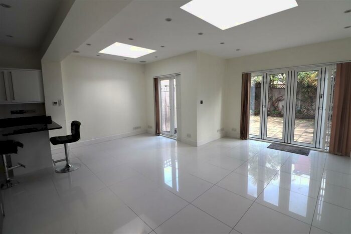 5 Bedroom House To Rent In Gainsborough Gardens, London, NW11