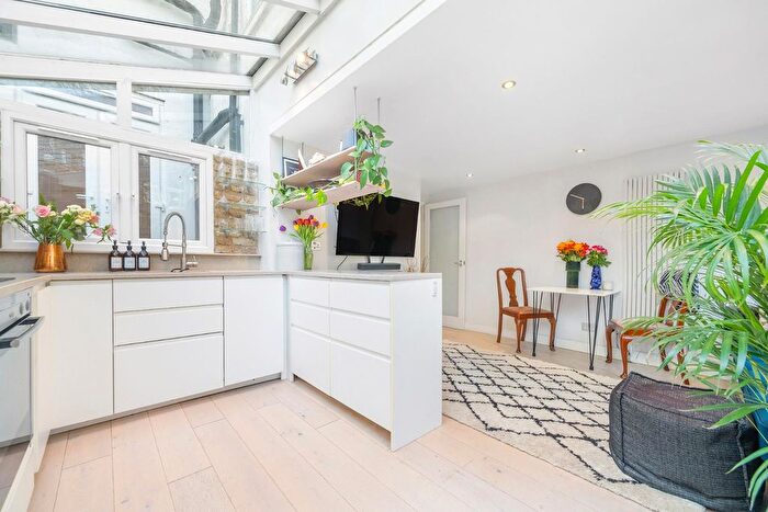 2 Bedroom Flat For Sale In Medora Road, London, SW2