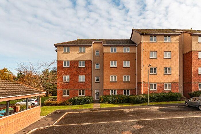 2 Bedroom Flat For Sale In Burnvale Place, Livingston, EH54