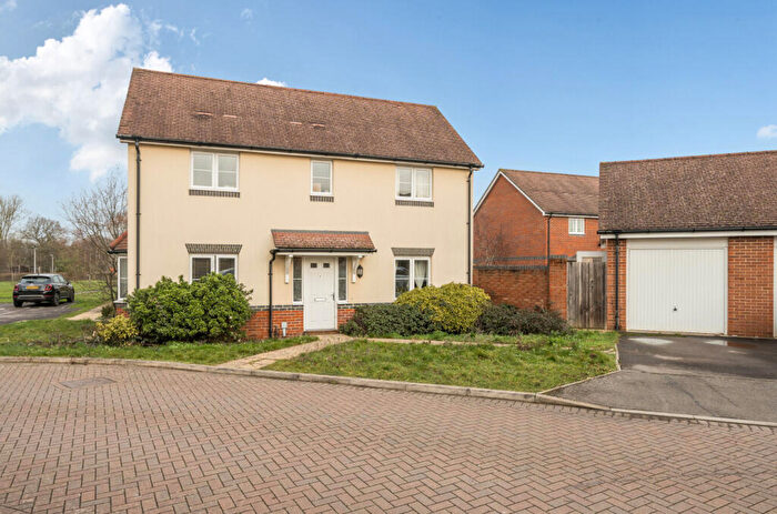 3 Bedroom Detached House For Sale In Fawn Drive, Three Mile Cross, Reading, RG7