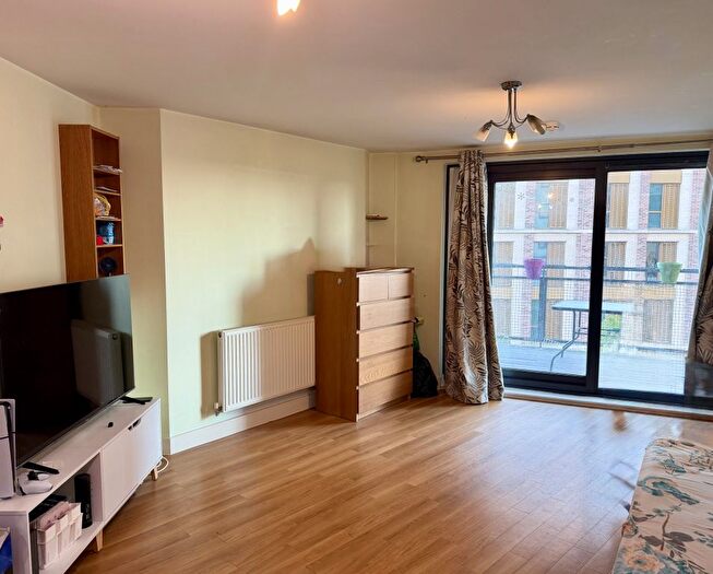 2 Bedroom Flat To Rent In Perth Road, Ilford, Essex, IG2