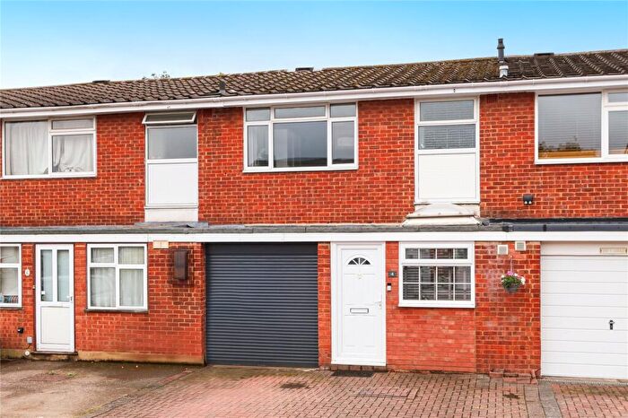 3 Bedroom House For Sale In Montague Close, Walton-On-Thames, KT12
