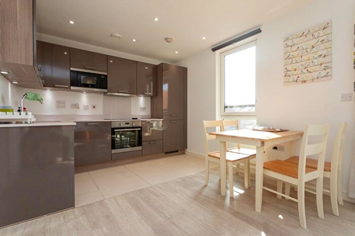 2 Bedroom Apartment To Rent In Blackthorne House, London, SE16