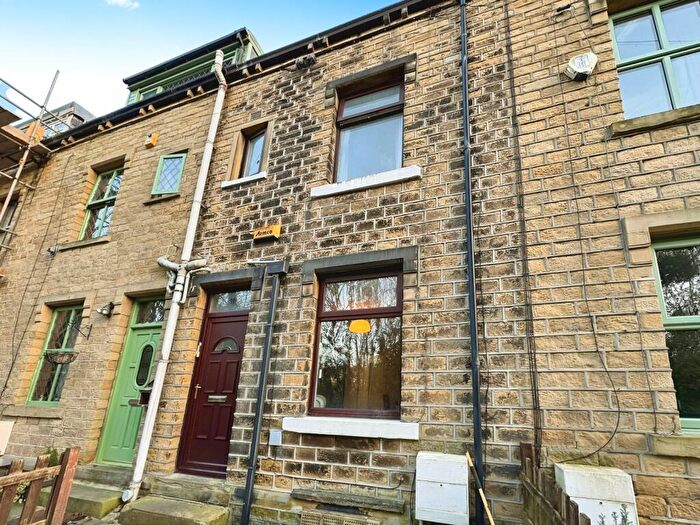 3 Bedroom Terraced House To Rent In Wood Terrace, Huddersfield, West Yorkshire, HD4