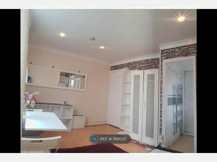 Studio To Rent In Bittacy Road, London, NW7