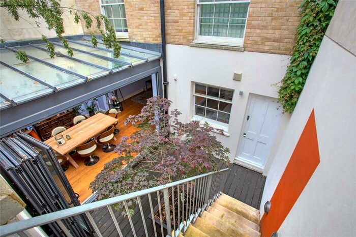 2 Bedroom Apartment To Rent In Bristol Gardens, Brighton, East Sussex, BN2