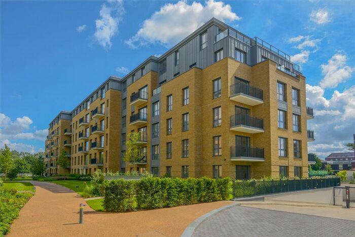 2 Bedroom Flat To Rent In Broom Road, Teddington, Middlesex, TW11