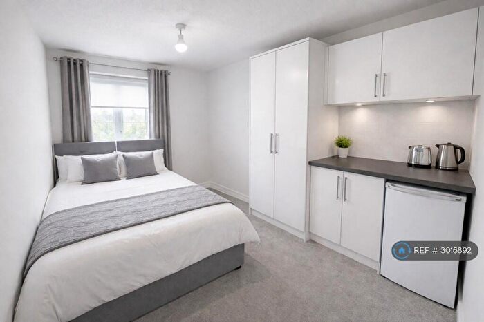 Studio To Rent In Mead Avenue, Slough, SL3