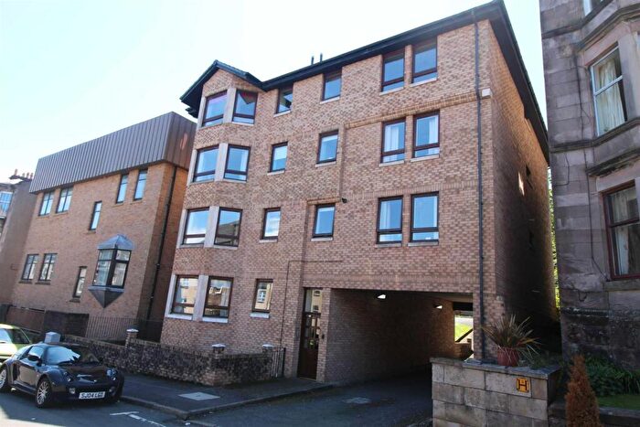 2 Bedroom Flat To Rent In Flat, Tower GardensBinnie StreetGourock, PA19