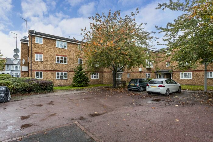 1 Bedroom Flat To Rent In Mill Court, Ruckholt Road, Leyton, E10
