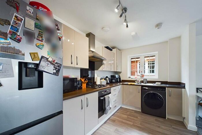 2 Bedroom Apartment For Sale In Woods Road, Chichester, PO19