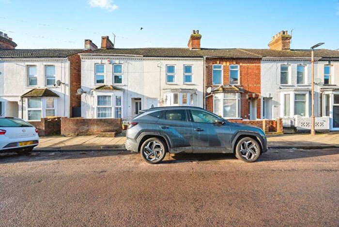 3 Bedroom Terraced House For Sale In Coventry Road, Bedford, Bedfordshire, MK40