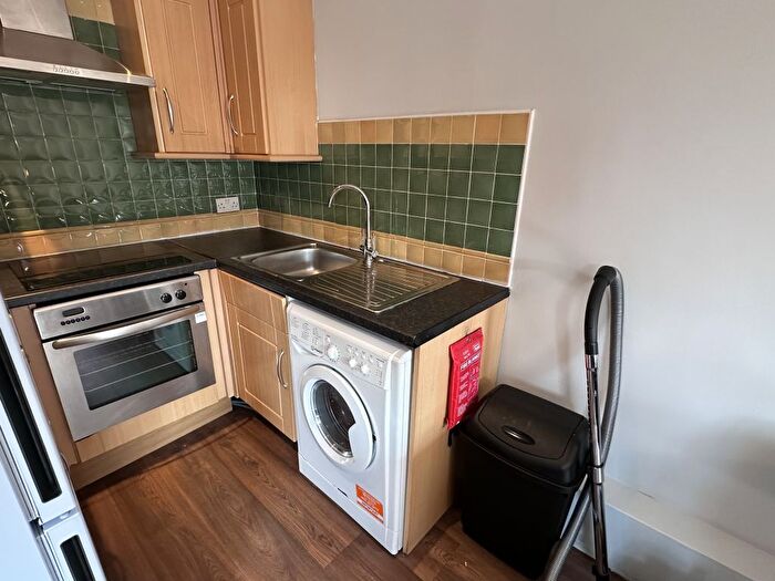 2 Bedroom Flat To Rent In Bed –, Derby Road, Withington, M14