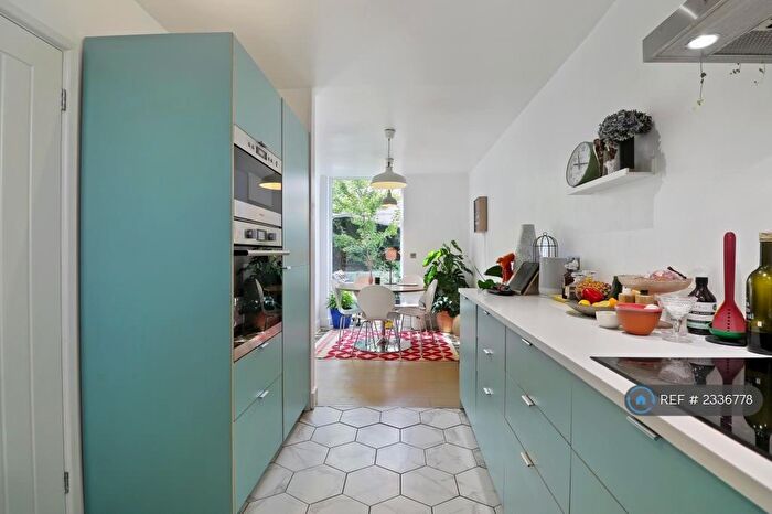 3 Bedroom Semi Detached House To Rent In Hilversum Crescent, London, SE22