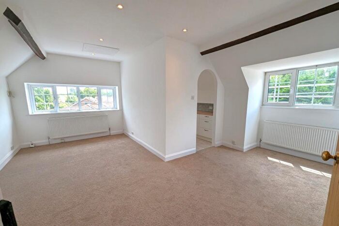 2 Bedroom Flat To Rent In Woking, Surrey, GU22
