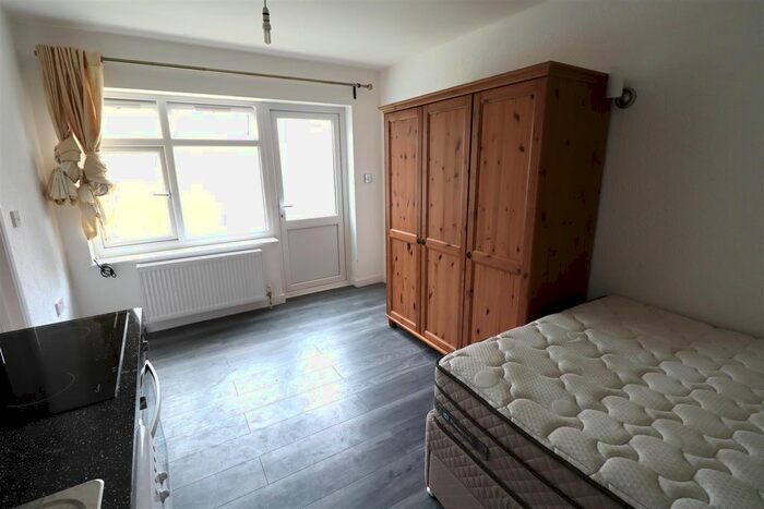 Studio To Rent In Islip Manor Road, Northolt, UB5