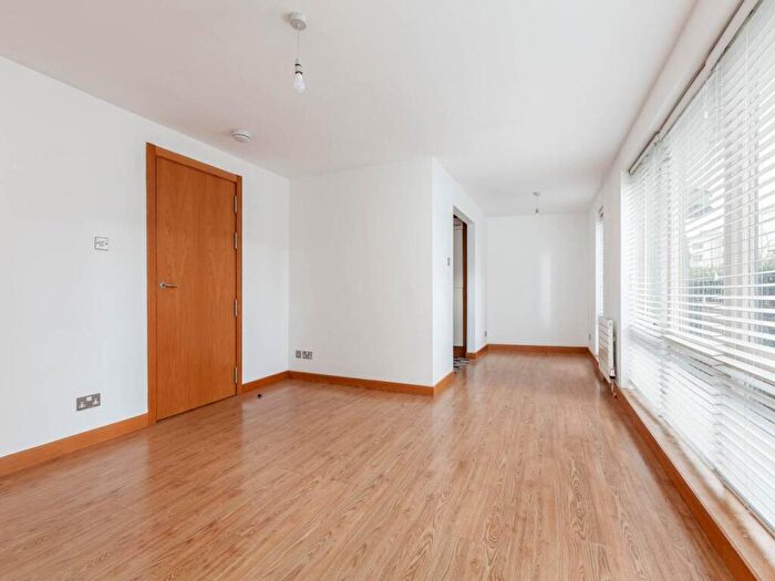 2 Bedroom Flat To Rent In Coburg Street, Leith, Edinburgh, EH6